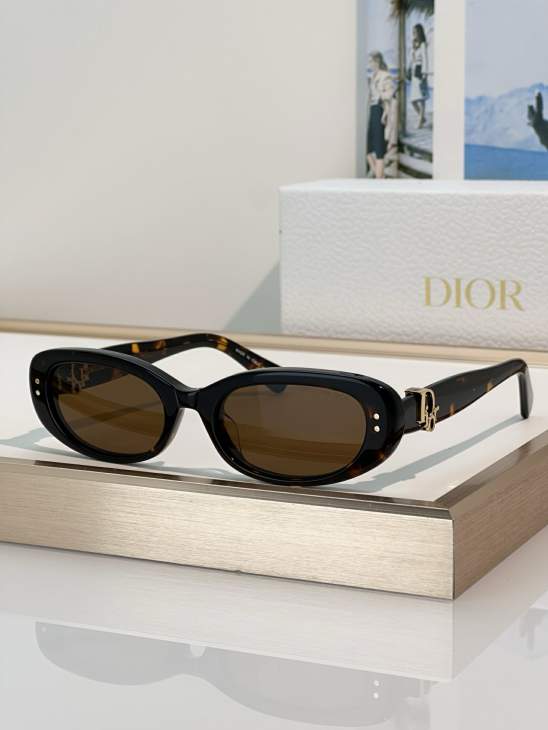 Picture of Dior Sunglasses _SKUfw80880055fw